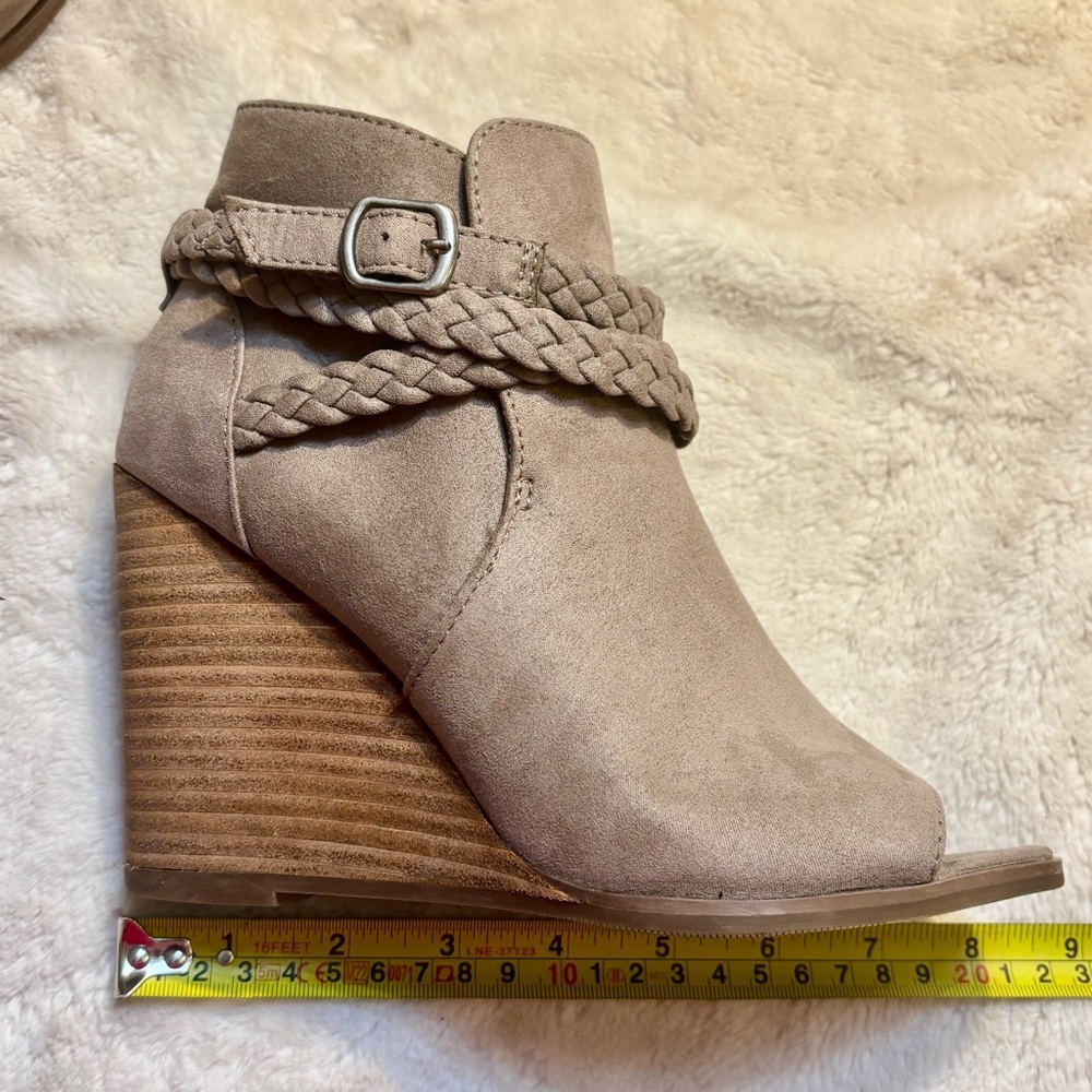Madden Girl Booties Size 7M Taupe Wedge Open-Toe Braided Ankle Strap Buckles - Picture 11 of 13